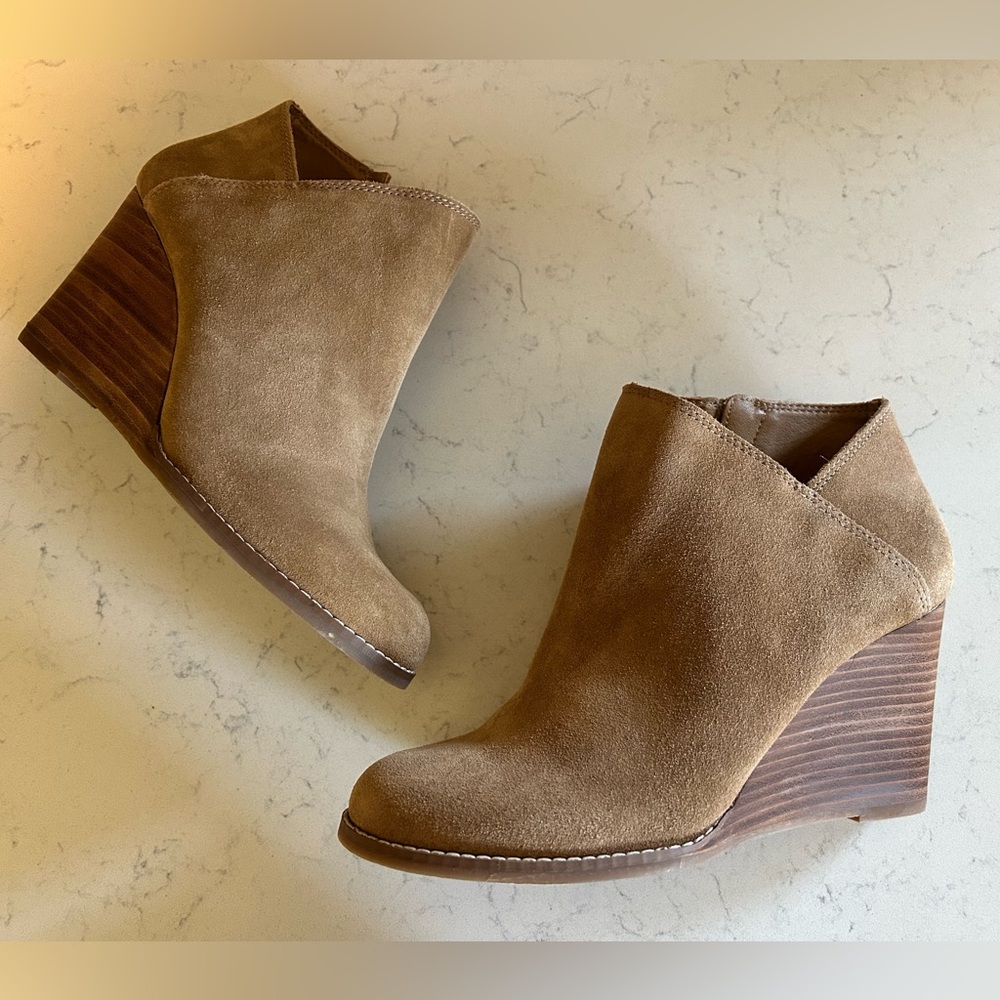 EUC Lucky Brand Yakeena Suede Wedge Ankle Booties 8.5/39 - Picture 13 of 14
